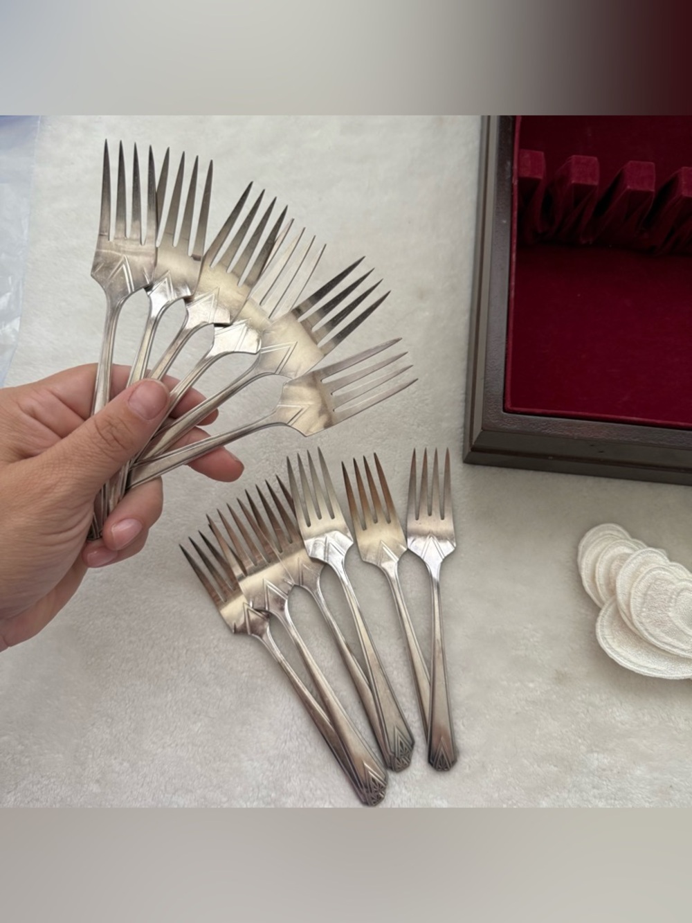 Vintage Oneida Community Plate Silverware Set in Box Forks Spoons Knives Napkin